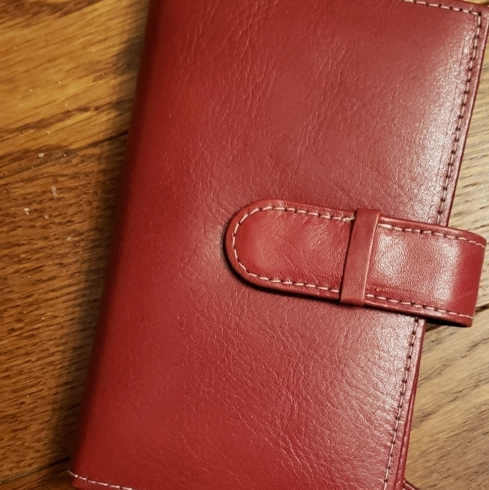 LEATHER wallet/agenda.  Genuine leather